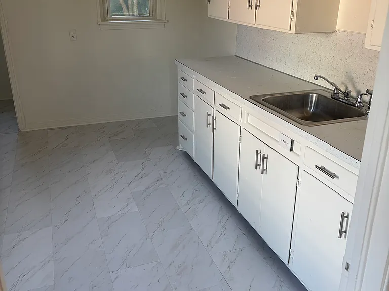 4233 NW 15th St — Photo 3