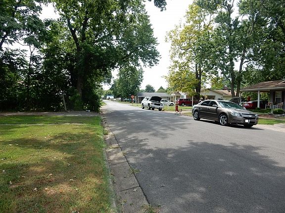5th image of 203 E 11th St