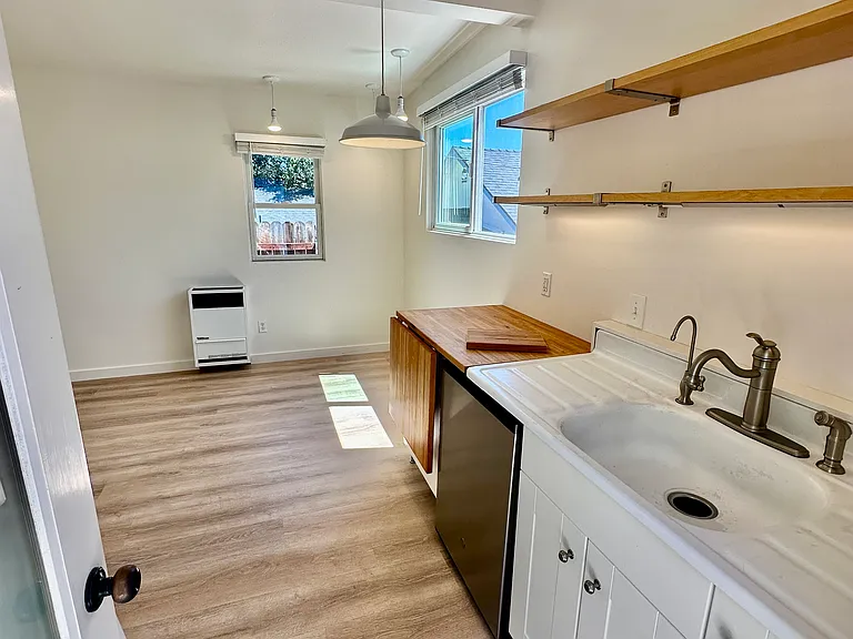 1566 W Valerio St #C — Photo 3