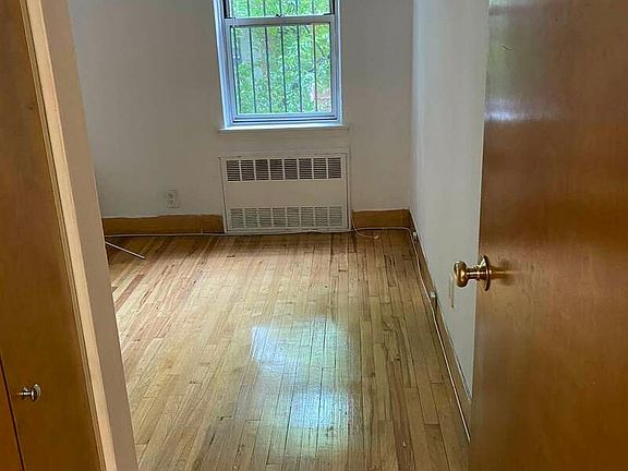 3rd image of 319 E 73rd St APT 1C