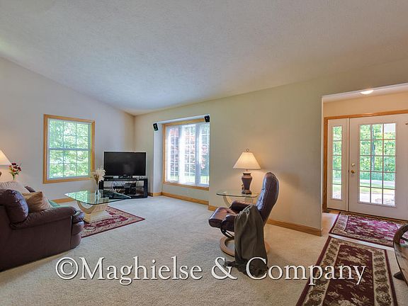 3rd image of 6241 Hazelgreen Dr NE