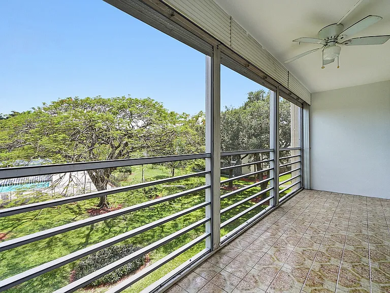 2401 Antigua Cir #J3 — Photo 18
