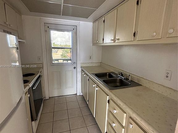3rd image of 1050 E Sample Rd APT 208