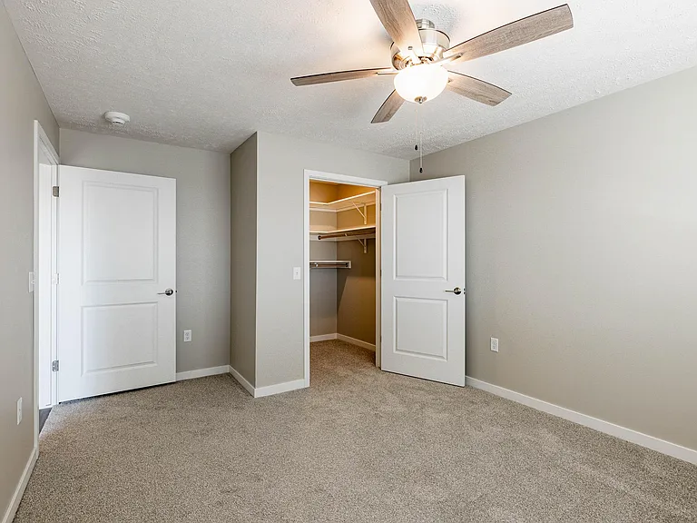 Kings Ridge Apartments — Photo 34