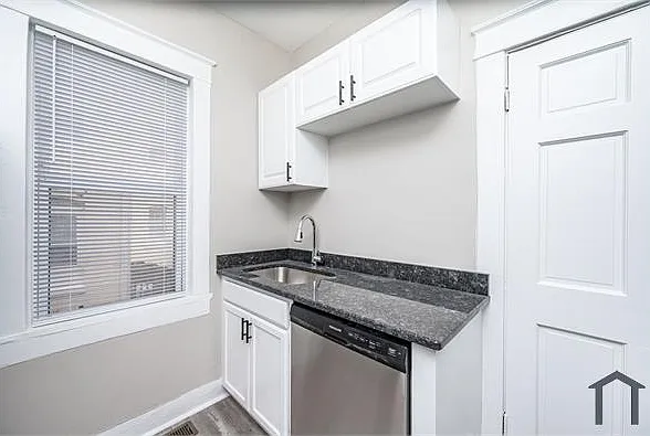 1019 Bank St — Photo 2