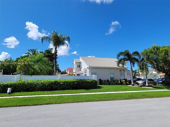 5th image of 17502 NW 12th St