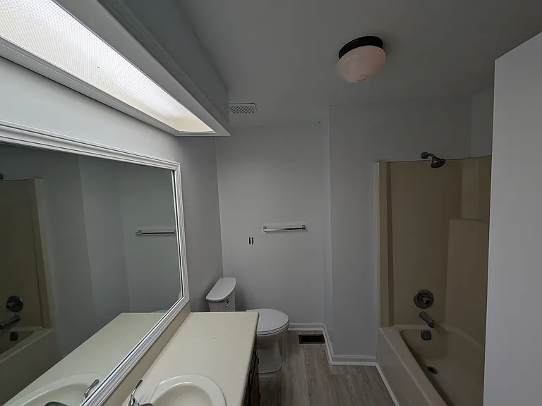 102 Woodleigh Rd #4 — Photo 4