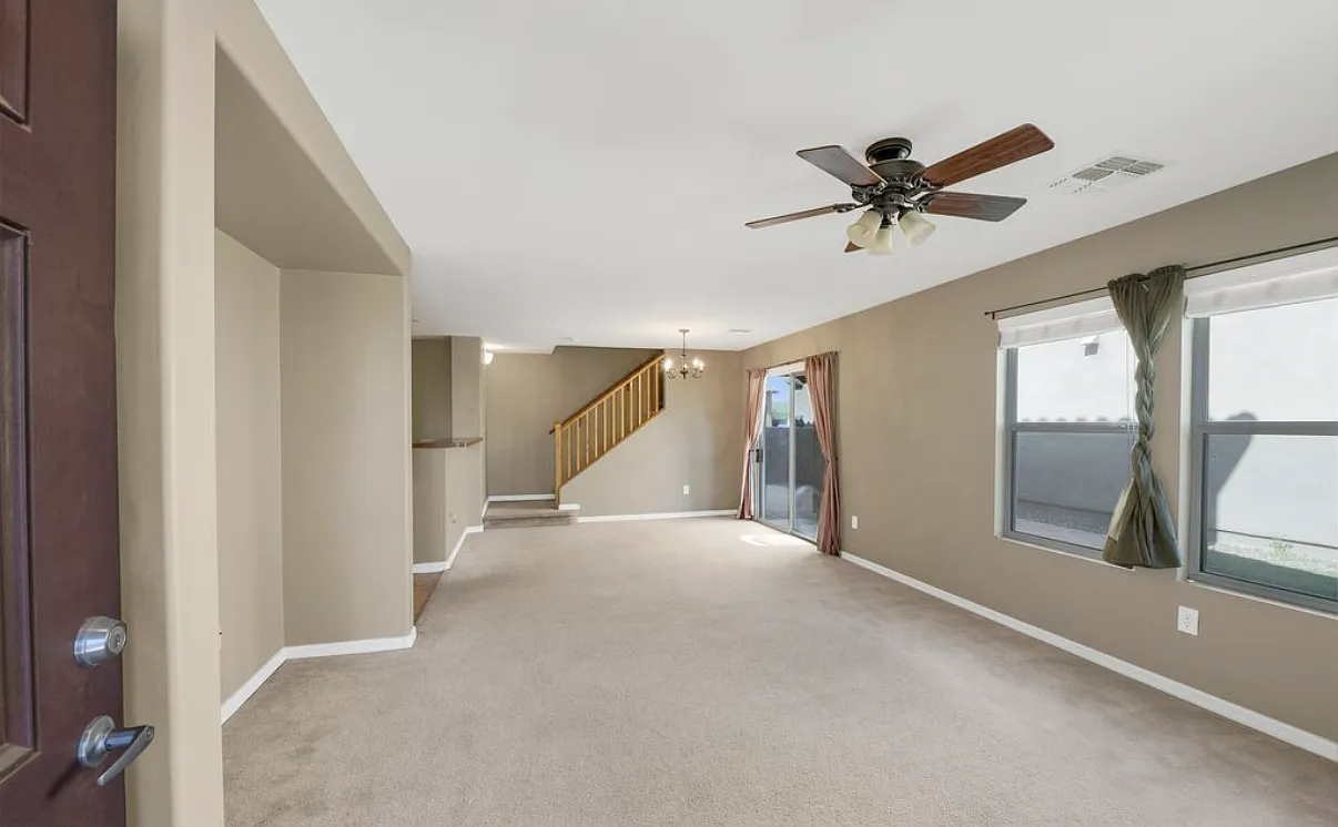 3 bed, 2.5 bath, 1378 sqft, $2,000 — Photo 4