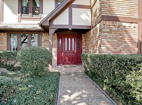 2nd image of 2901 Bedfordshire Ln