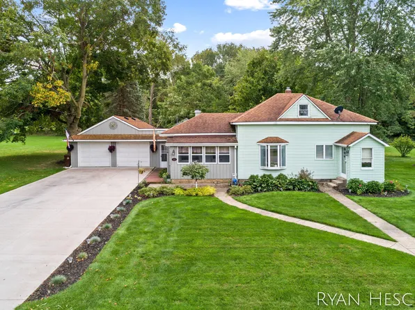 384 Mill St, Saranac, MI 48881