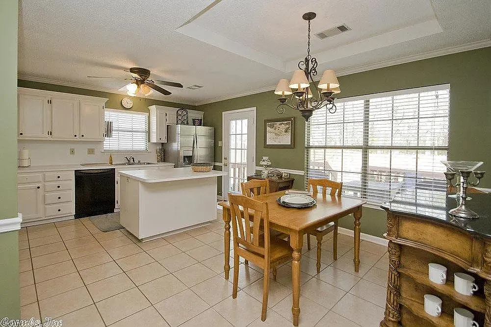 40 Springridge Dr — Photo 3