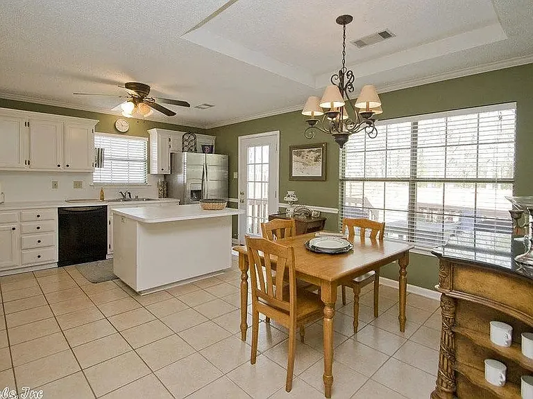 40 Springridge Dr — Photo 3