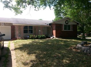 2410 Cambridge Dr, Florissant, MO