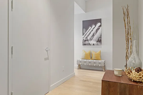 Sold by Luxian International Realty LLC | media 15