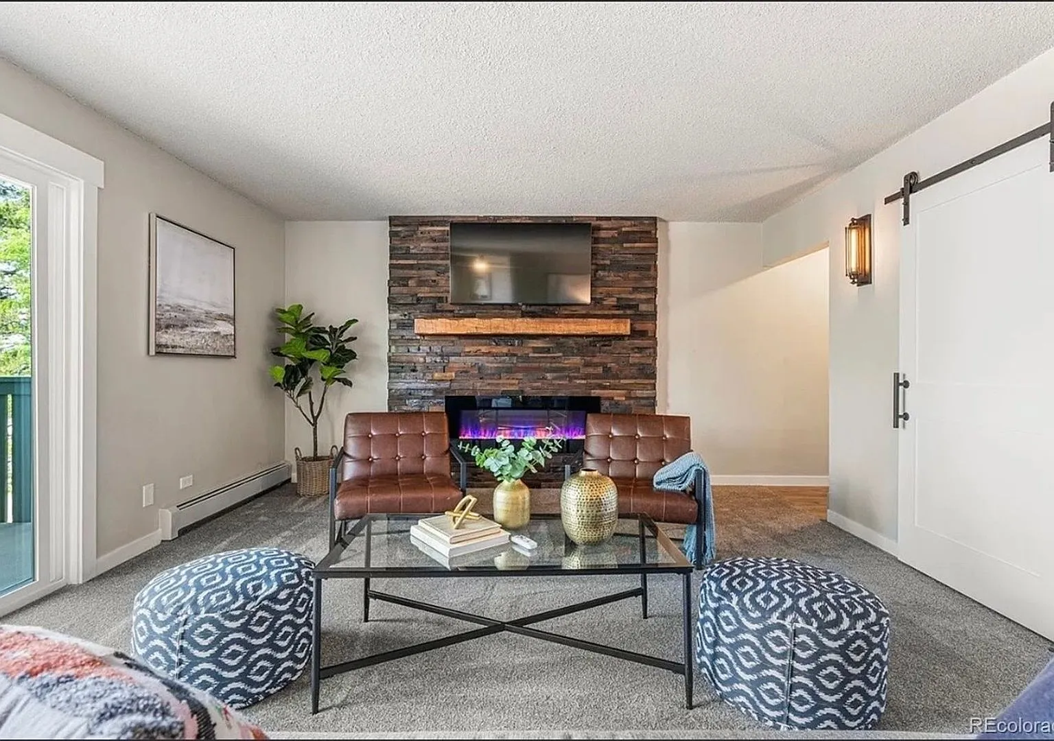 2120 S Vaughn Apartment — Photo 3