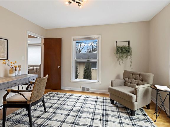 4th image of 11034 W Denis Ave