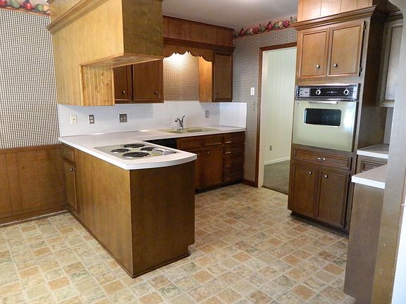 Kitchen/ Dining Light and Bright