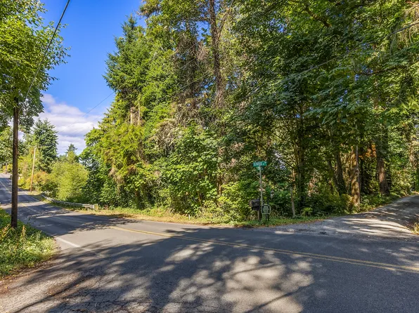 Sunrise Dr NE, Bainbridge Island, WA 98110