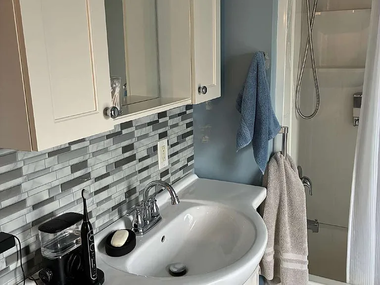 1006 Graham Ave — Photo 14