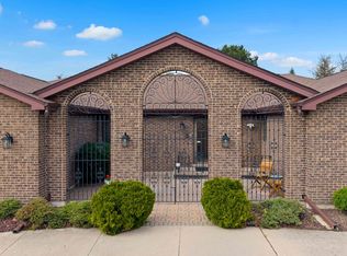 3720 Liberty Ln, Glenview, IL 60025