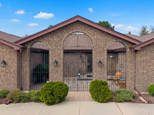 3720 Liberty Ln, Glenview, IL 60025