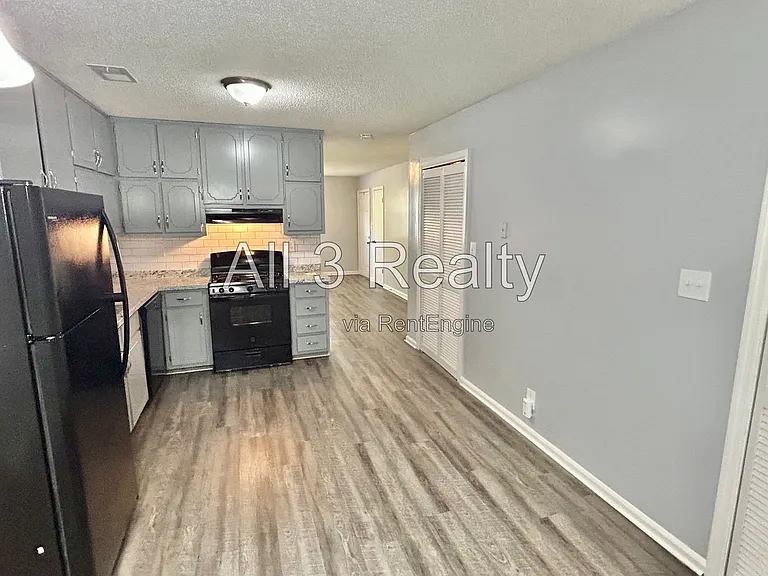 8460 Pineland Dr — Photo 7