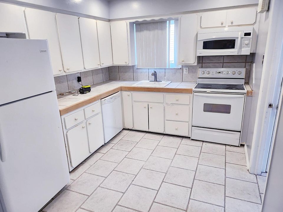 1st image of 1471 Rosser Ave Floor 1