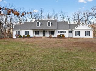 2 Woodridge Dr, Defiance, MO 63341