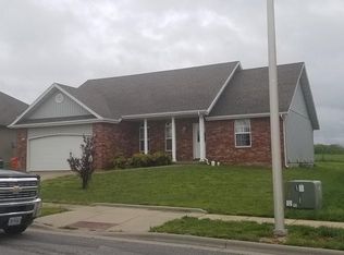 1730 N Chandler Rd, Springfield, MO 65802