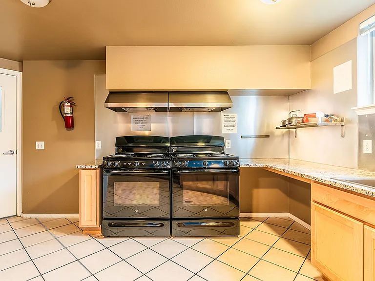 2320 E Madison St — Photo 2