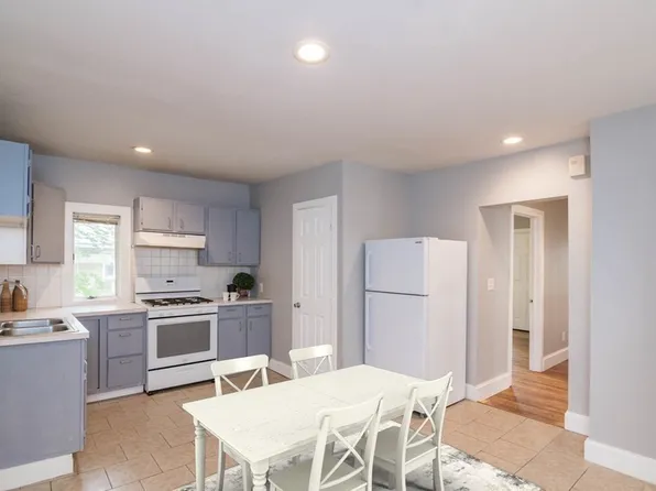 257 Pleasant St, Holyoke, MA 01040