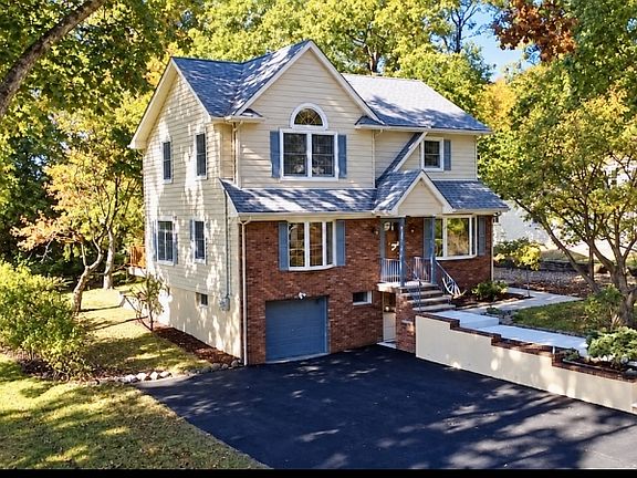 2nd image of 447 Manchester Ave