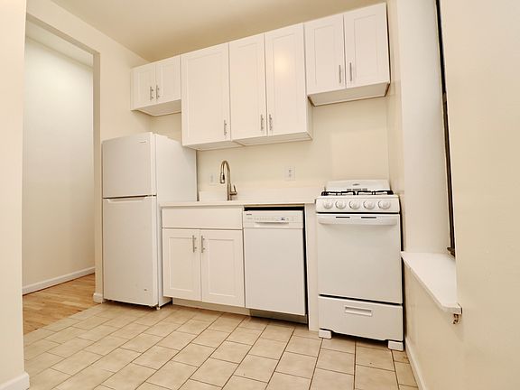 4th image of 201 W 94th St APT 2D