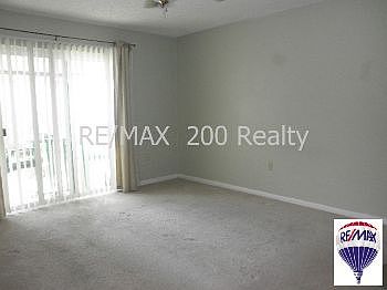 4th image of 612 Villa Cir