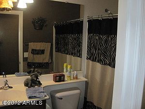 4th image of 862 E Harold Dr