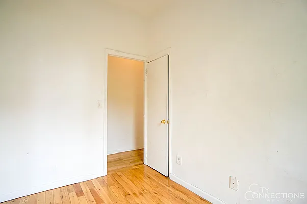 Rented by City Connections Realty | media 26