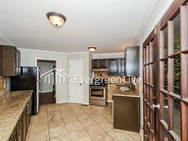 237 Russet Woods Dr — Photo 8