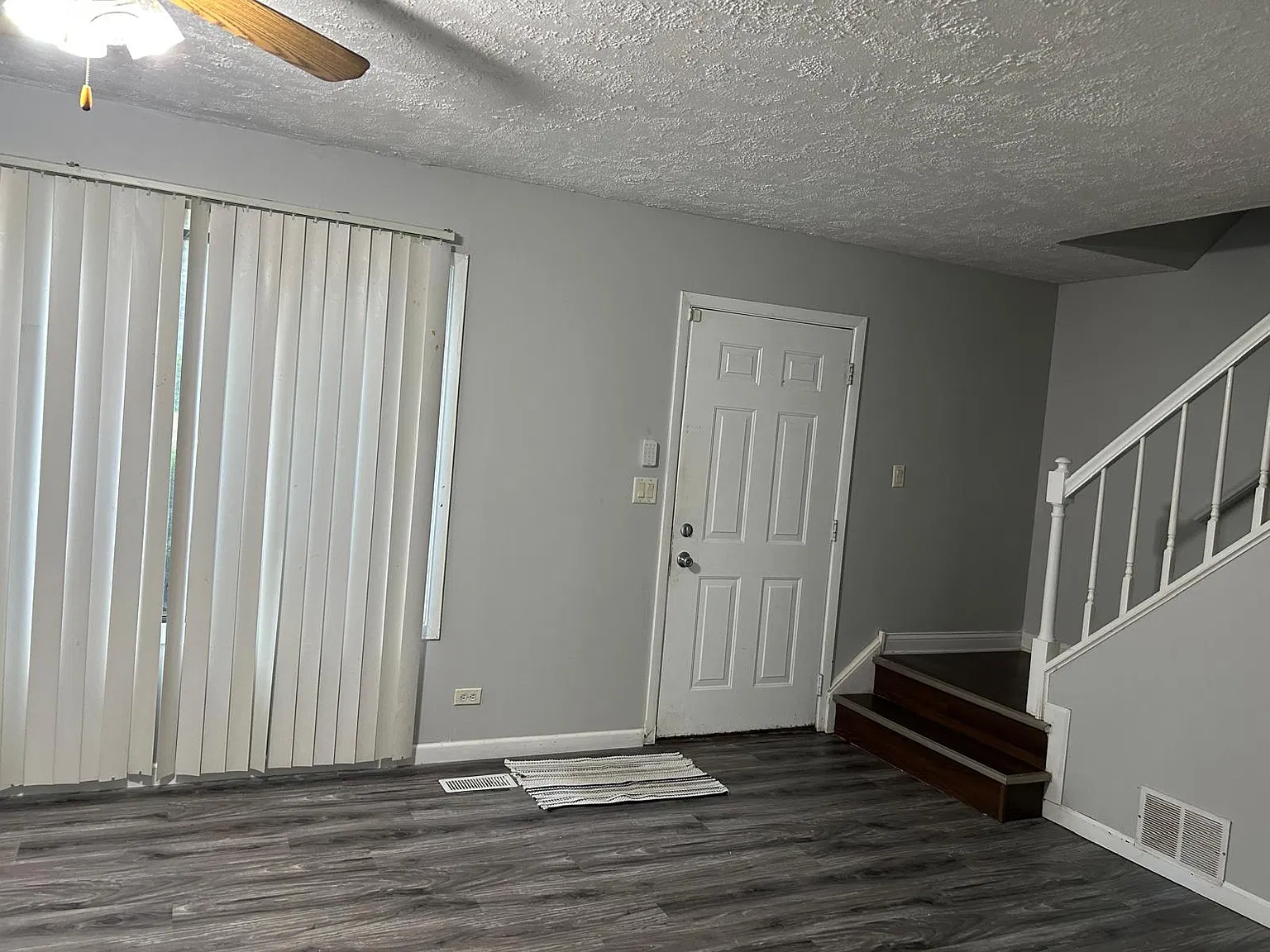 3 bed, 1.5 bath, 1188 sqft, $2,200 — Photo 3