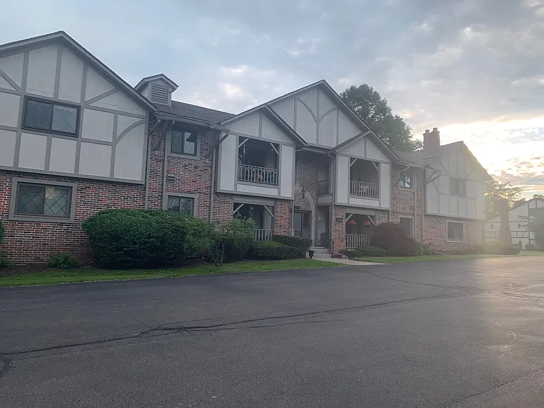42160 Woodward Ave #8 — Photo 5