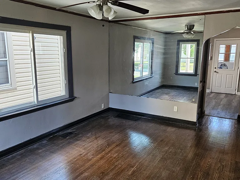 534 Engle St — Photo 7