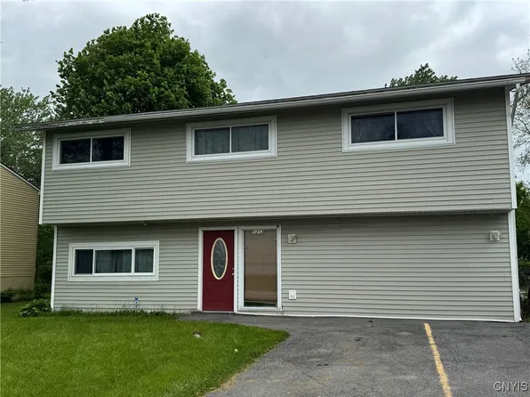 1212 Kinne St, East Syracuse, NY 13057