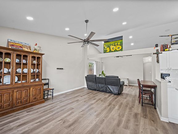 4th image of 7726 Blairwood Circle E