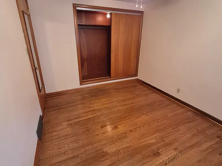 324 Church Ave SE — Photo 12