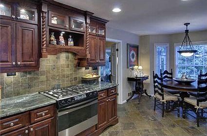 Totally renovated kitchen w/Thermador cooktop