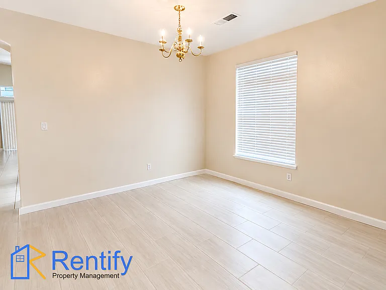 404 Windsor Park Dr — Photo 6