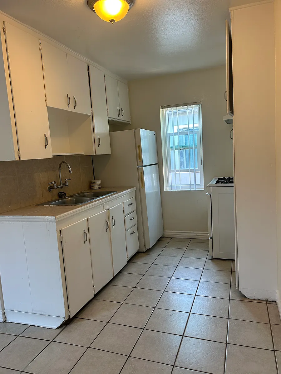 Building Photo - 4438 Kansas St #1/2