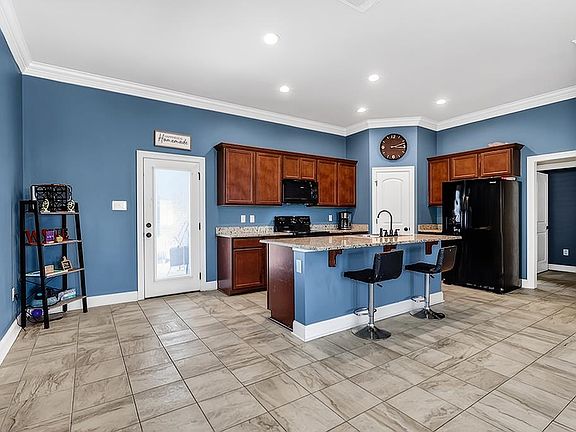 5th image of 134 Red Maple Dr