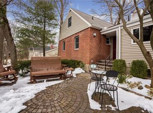 67 Wood Hollow Ln, New Rochelle, NY 10804