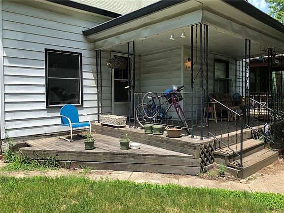 3rd image of 1442 Blaine Ave