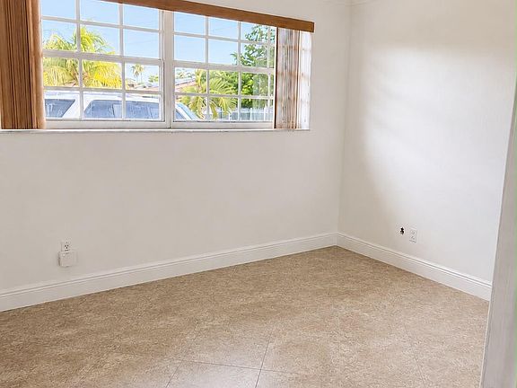 4th image of 10955 SW 177th Ter